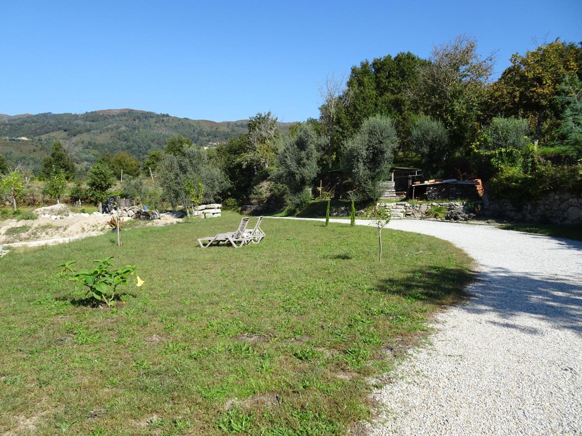 A Casa Com 2 Pereiras Bed & Breakfast Terras de Bouro Exterior photo